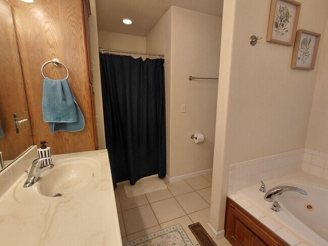 Building Photo - 21079 Hideaway Ln