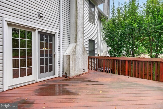 Building Photo - 305 Williamsburg Ct