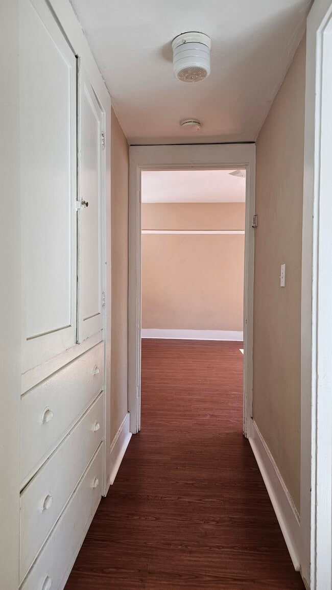 Building Photo - 325 E Saint James St