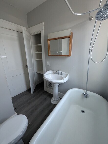 Building Photo - 139 Beacon Ave