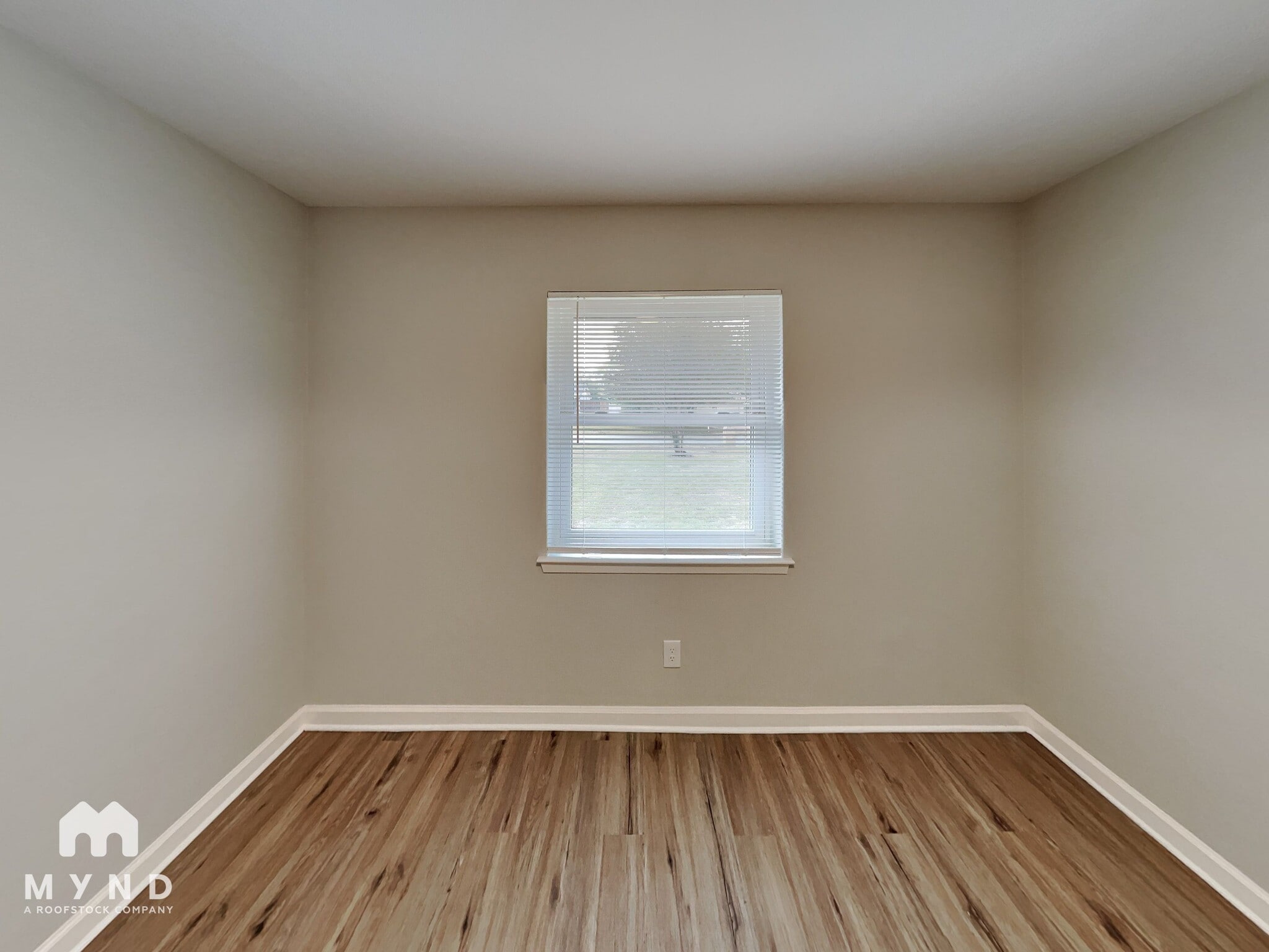 Building Photo - 14839 Greenvalley Dr