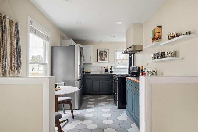 Building Photo - 5517 Avenue G