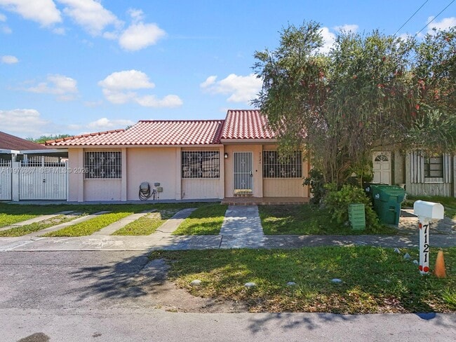 Building Photo - 7121 SW 102nd Ct