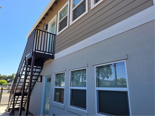 Building Photo - 2 bed 1 bath - Brand New Never Been Lived