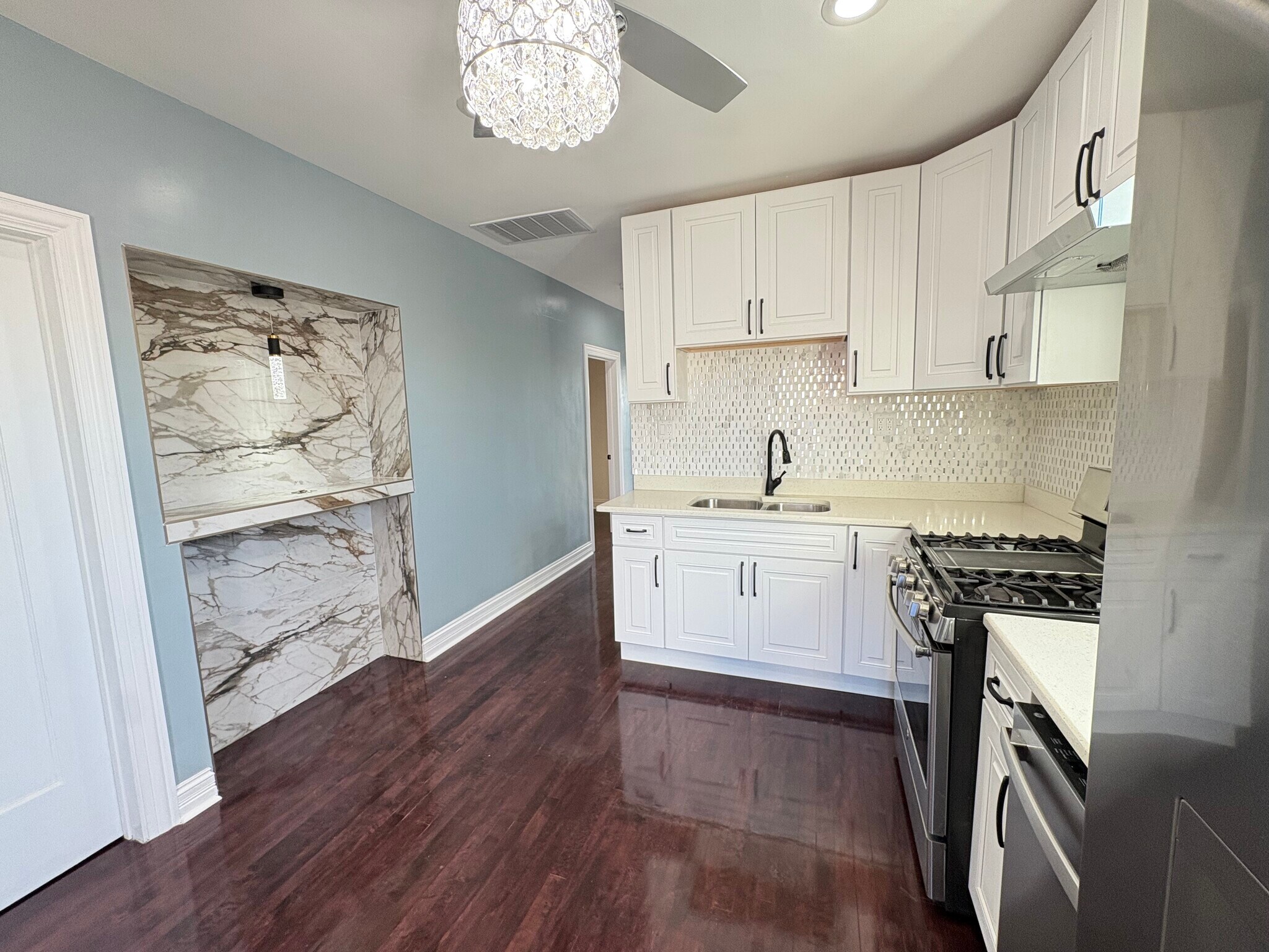 Building Photo - 2026 W McLean Ave