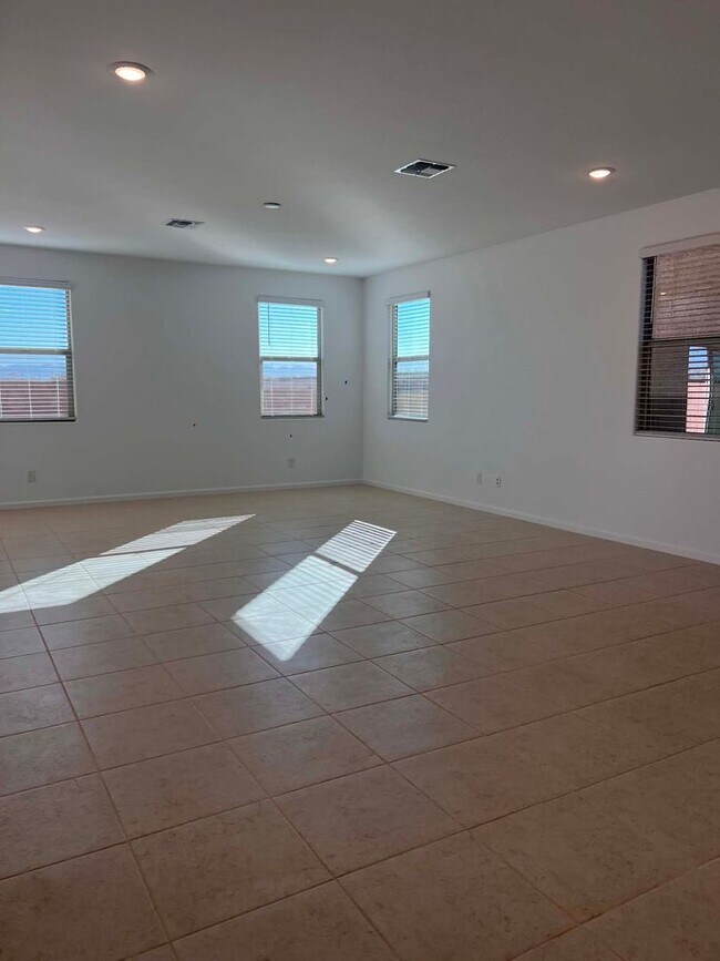 Building Photo - 34713 Kelvin Way