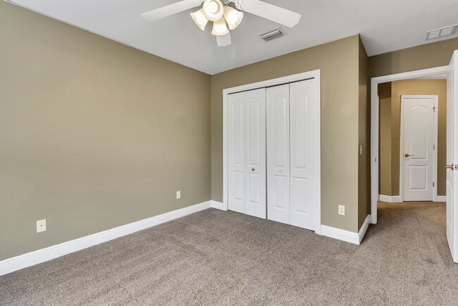Building Photo - 3 Bedroom- 3 Full bath Small Pet Friendly ...