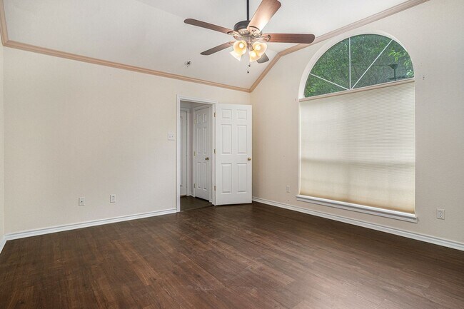 Building Photo - Welcome to this inviting 3-bedroom, 2-bathroom home in the heart of Cleburne, perfectly suited fo...