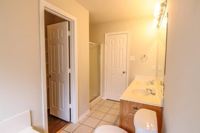 Building Photo - 21903 Silverfield Park Ln
