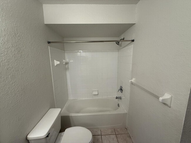 Building Photo - 13941 Fairway Island Dr