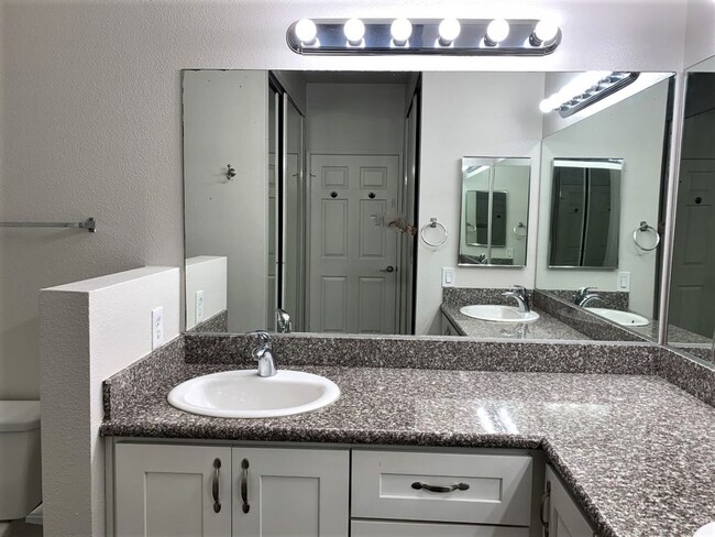 Building Photo - Sabre Springs Top Floor Condo with Carport