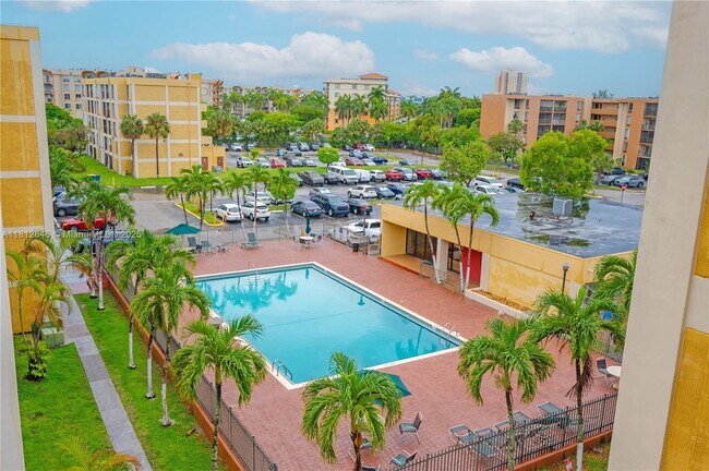 Building Photo - 9210 Fontainebleau Blvd