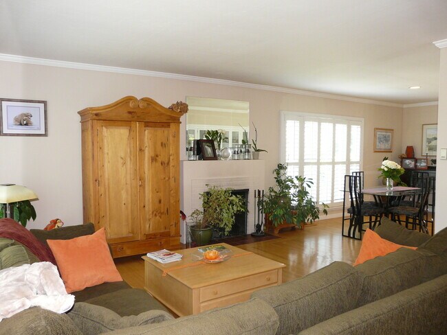Building Photo - 2 Bedrooms, 1 Bathroom Popular Alta Height...