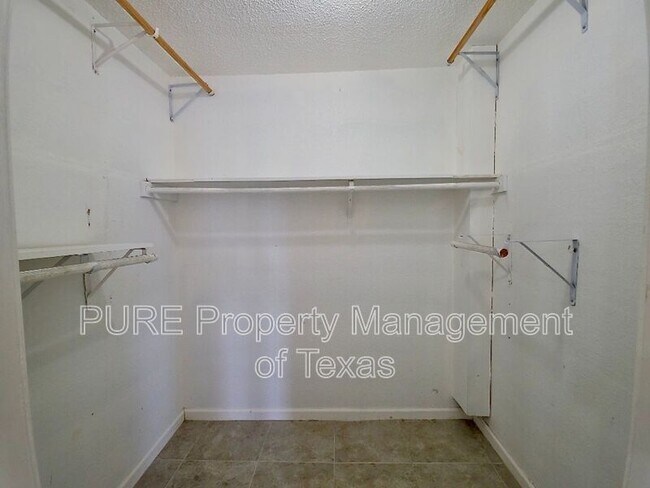 Building Photo - 1081 Private Rd 7023