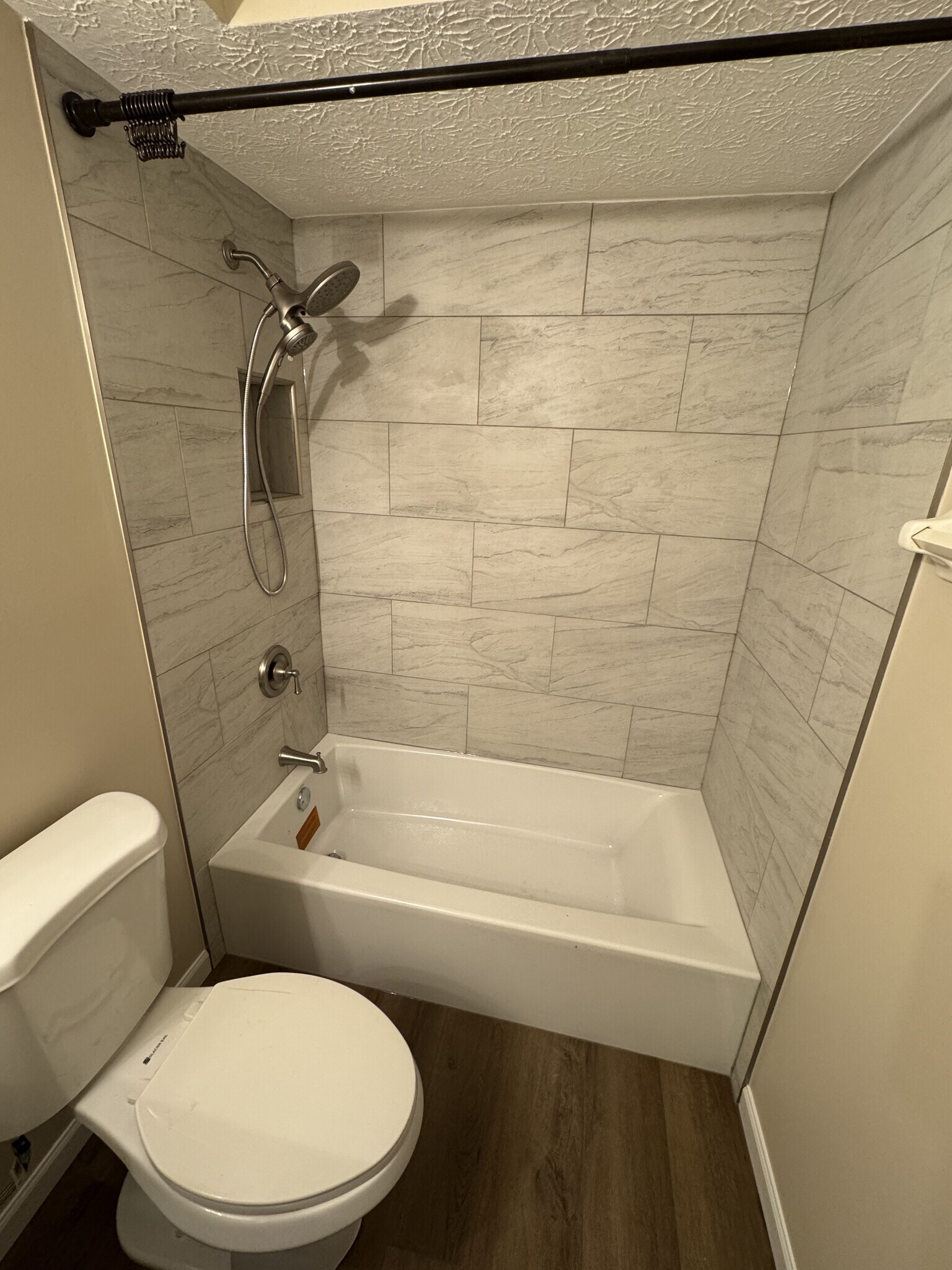 2nd Floor Bathroom - 7766 Hansgrove Ct