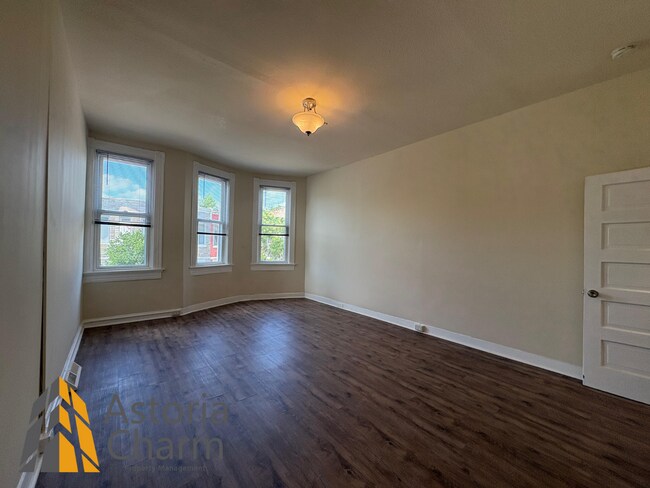 Building Photo - Bright Updated 4-Bedroom Home