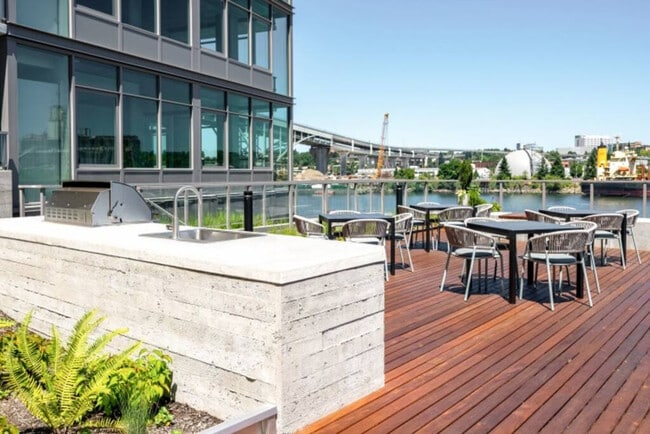 Building Photo - 1550 NW Naito Pkwy