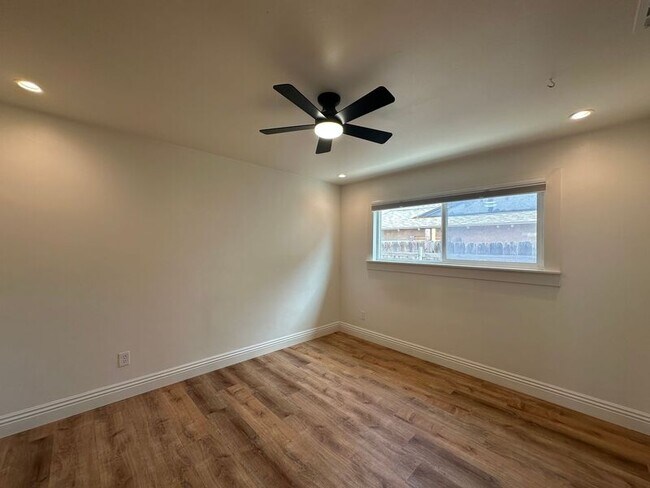 Building Photo - 731-731 Reef Dr