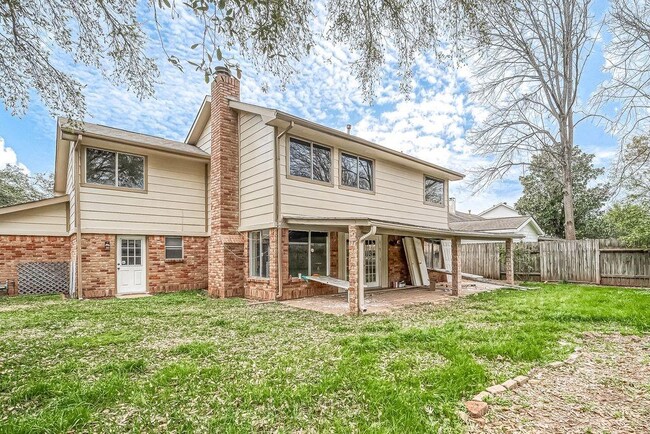 Building Photo - 2039 Shorewood Ln