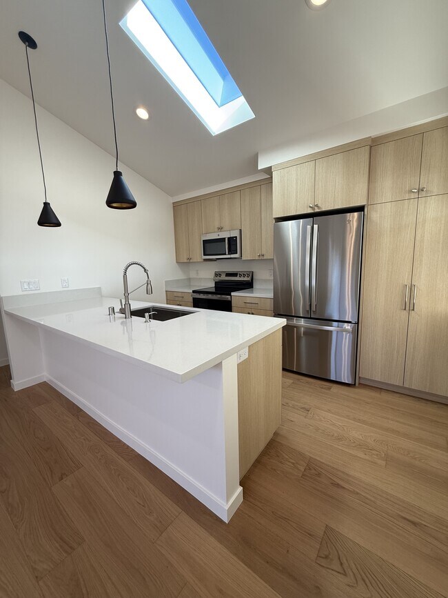 Building Photo - 1212 Chanticleer Ave