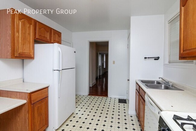 Building Photo - 3012 Marshall Ave