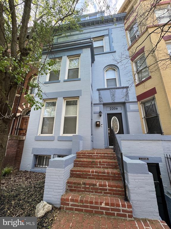 Building Photo - 2206 1st St NW