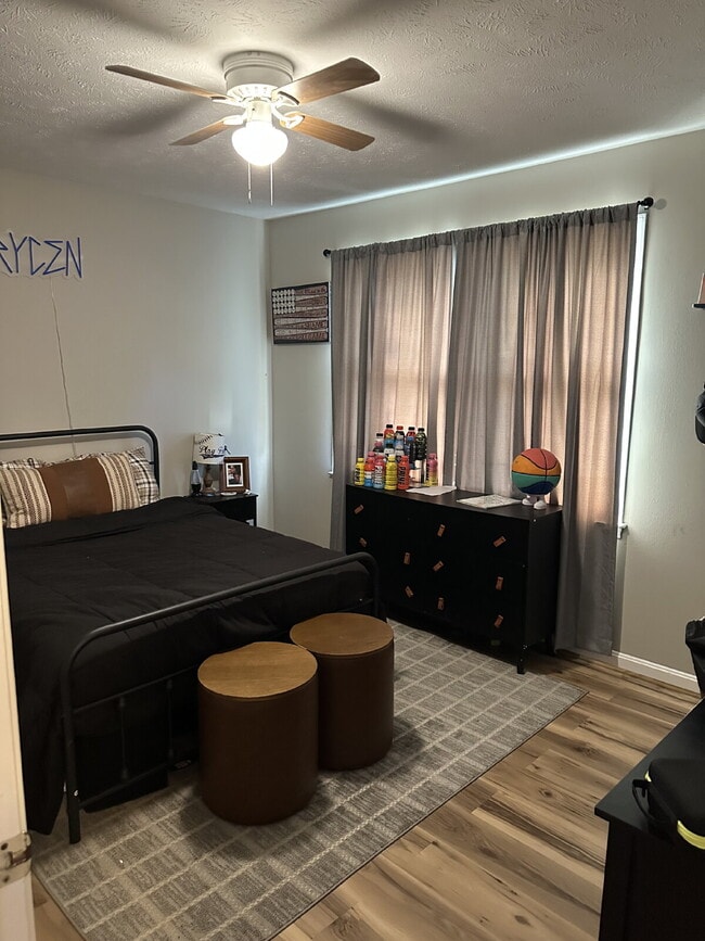 Building Photo - Newly Renovated 2-Bedroom Townhouse in Front Royal _ Pet Friendly well maintained home.