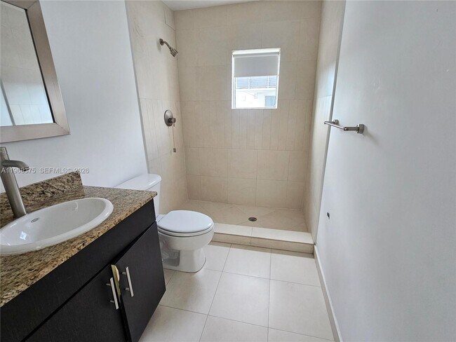 Building Photo - 2020 Prairie Ave