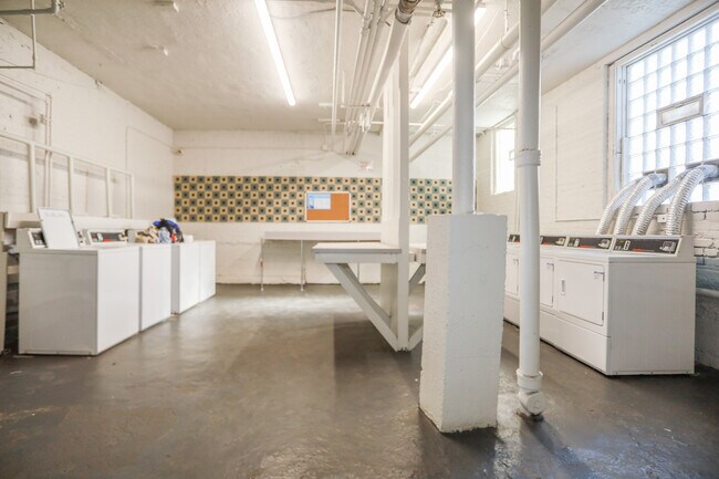 Building Photo - 5423 S Harper Ave