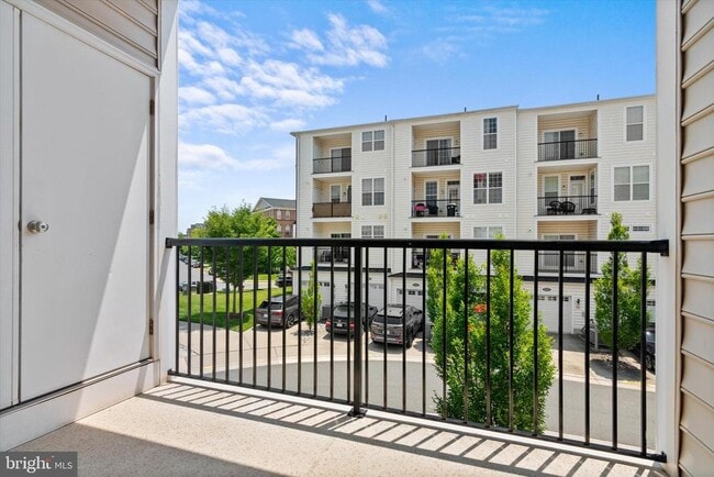 Building Photo - 43101 Thoroughfare Gap Terrace