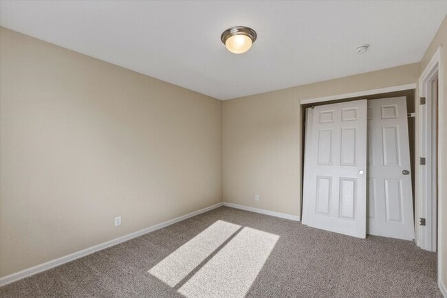 Building Photo - THREE BEDROOM PLUS BONUS OR FOURTH BEDROOM