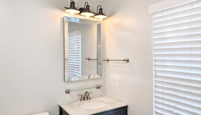 Building Photo - Charming Three-Bedroom Townhome in a Prime Ashburn Location