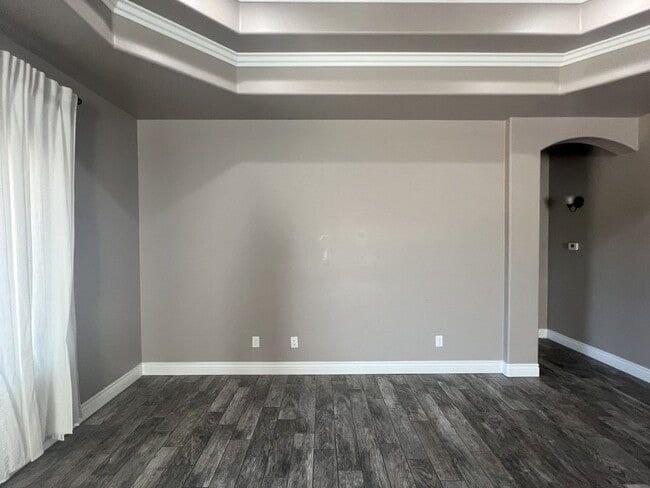 Building Photo - Newer home