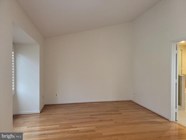 Building Photo - 1926 Thomas Run Cir