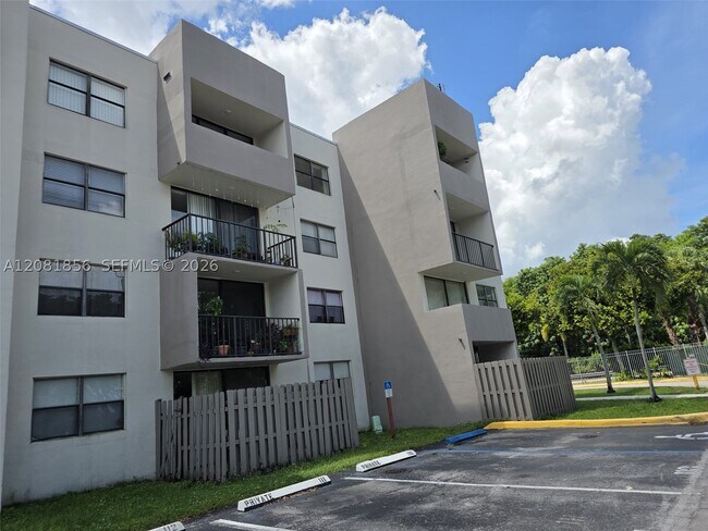 Building Photo - 8006 SW 149th Ave