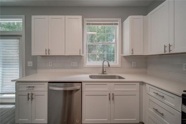 Building Photo - 132 Diamond Ridge Ave
