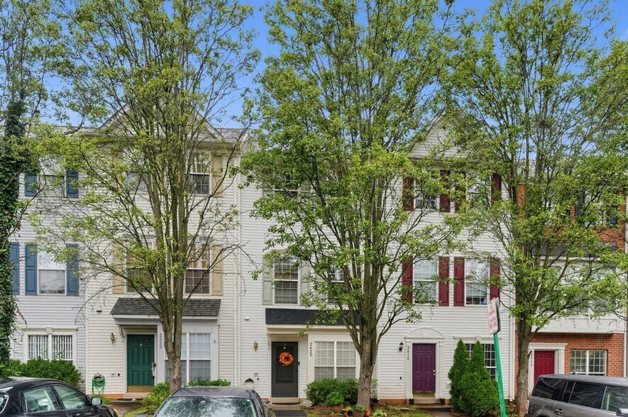 Building Photo - 2420 Dew Meadow Ct