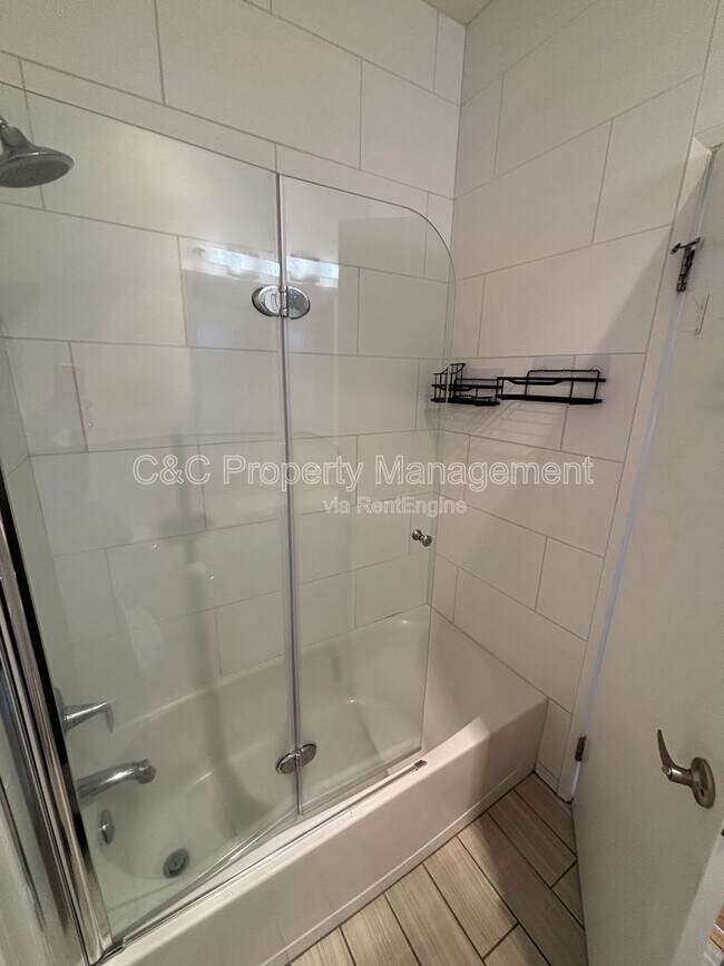 Building Photo - 75 Shoreline Ct