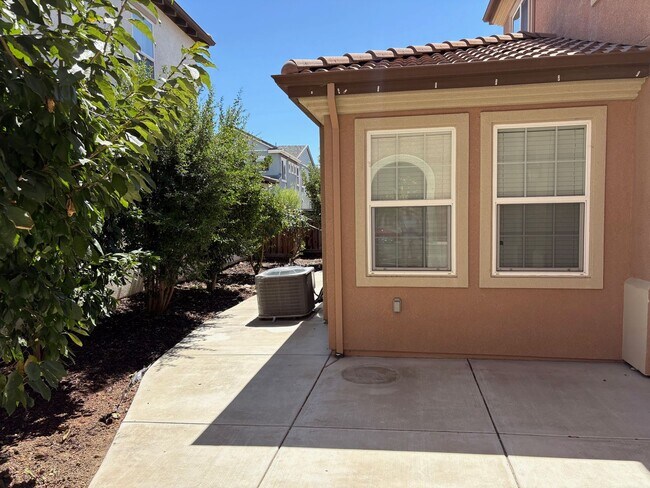 Building Photo - 1/2 off ONE months rent special