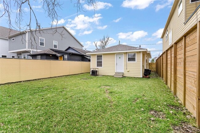 Building Photo - 3318 Europa St