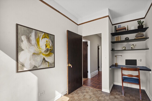 Building Photo - 545 W Belden Ave