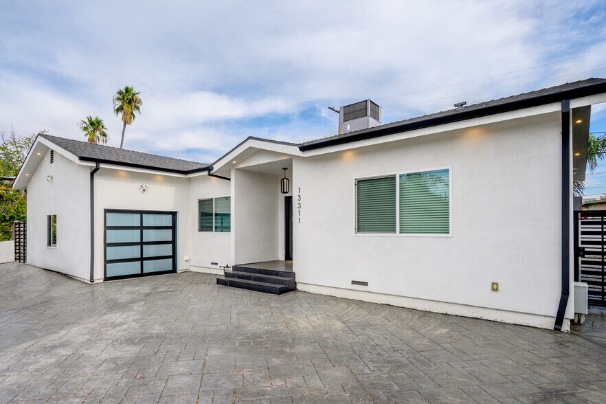 Primary Photo - 13311 Wixom St