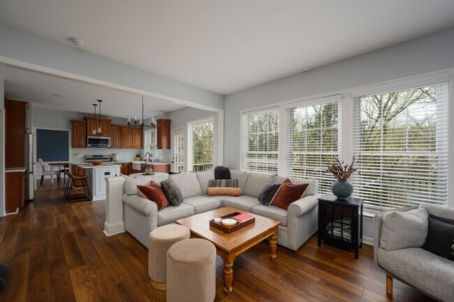 Building Photo - **UPDATED BRENTWOOD HOME THAT DOESN'T FEEL LIKE A RENTAL**