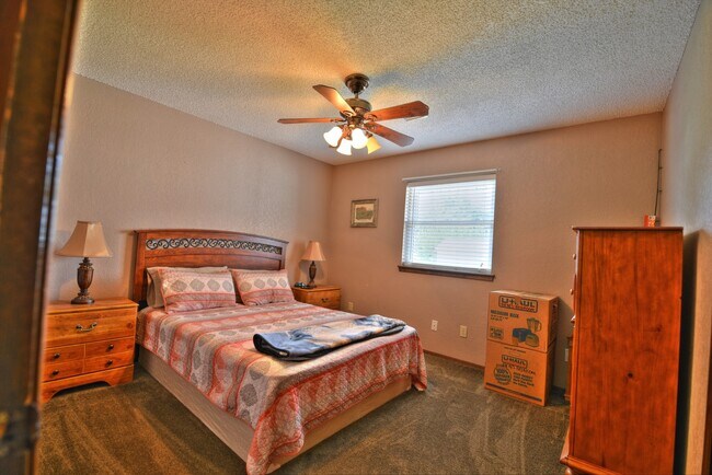 Building Photo - 307 Vickie Dr