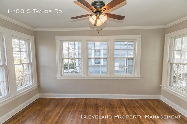 Building Photo - Charming 3 Bedroom Home