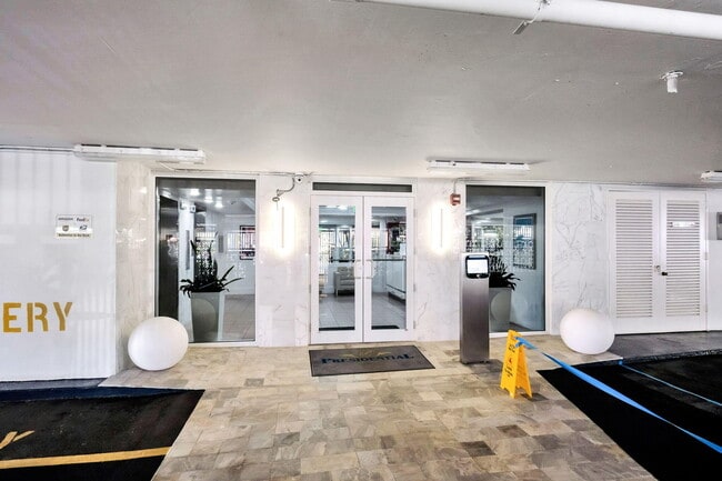 Building Photo - 401 Ocean Dr