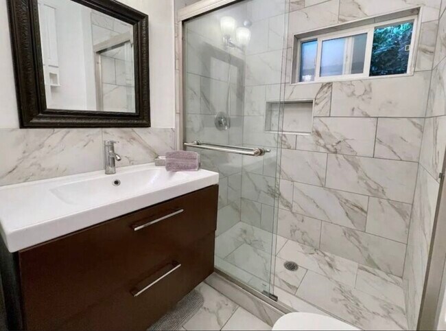 Building Photo - 8655 Clifton Way