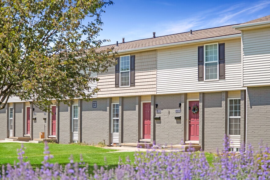 Private Entrance - Meadowood Townhomes