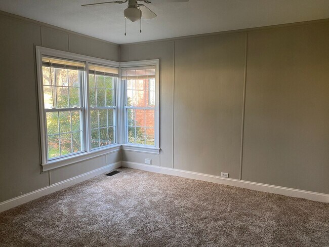 Building Photo - 3/2/2 in Convenient Denison Location