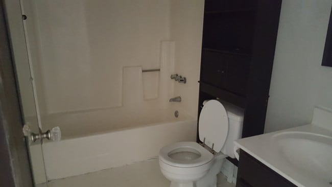 Building Photo - Ready to move-in 1BD apartment